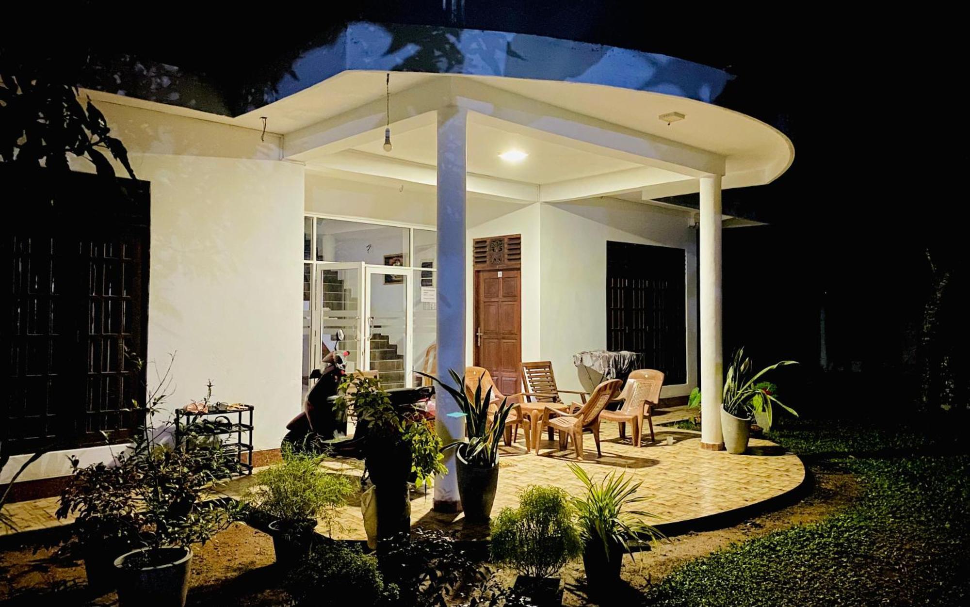 Sasmika Villa Surf And Yoga Hostel Weligama Kültér fotó