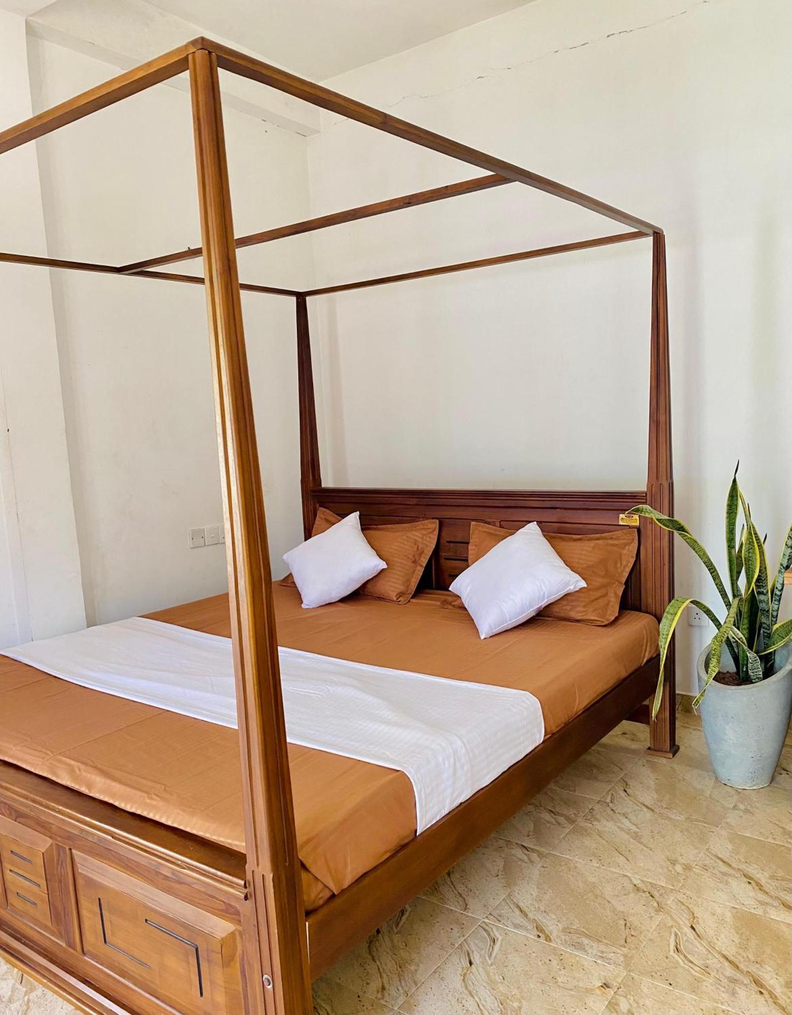 Sasmika Villa Surf And Yoga Hostel Weligama Kültér fotó