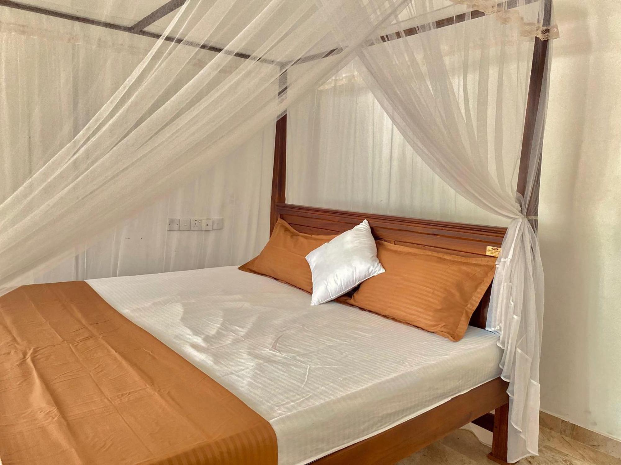 Sasmika Villa Surf And Yoga Hostel Weligama Kültér fotó