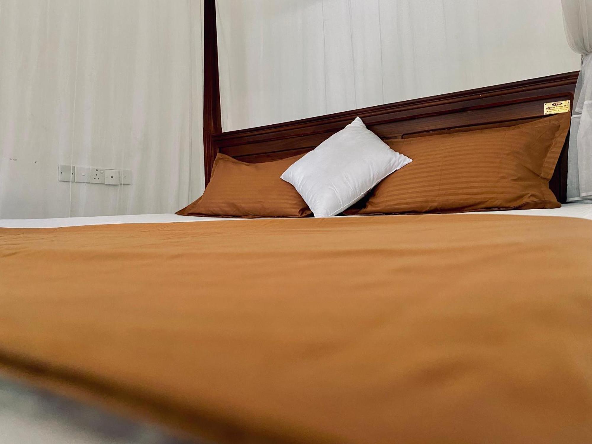 Sasmika Villa Surf And Yoga Hostel Weligama Kültér fotó