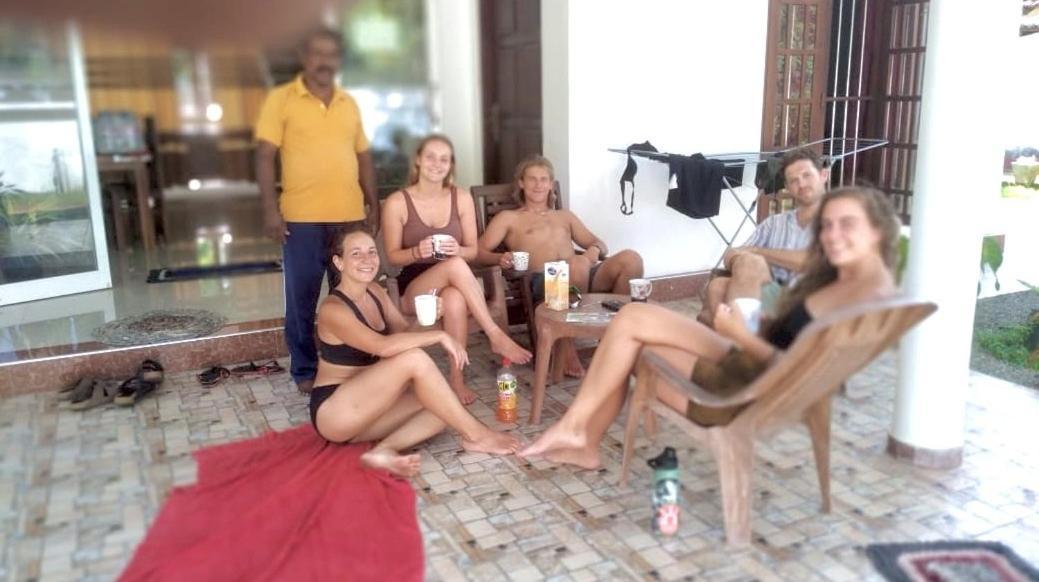 Sasmika Villa Surf And Yoga Hostel Weligama Kültér fotó