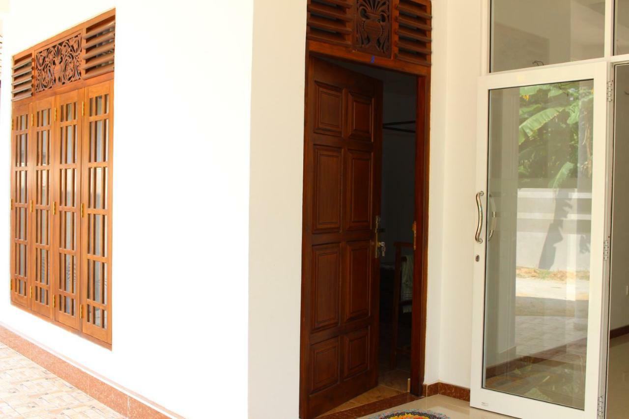 Sasmika Villa Surf And Yoga Hostel Weligama Kültér fotó